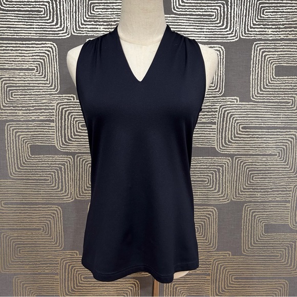 ELLIE KAI Sleeveless V-neck. - Picture 1 of 8